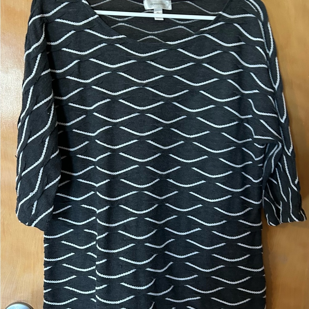 dressbarn Black and White Boxy 3/4 Sleeve Blouse